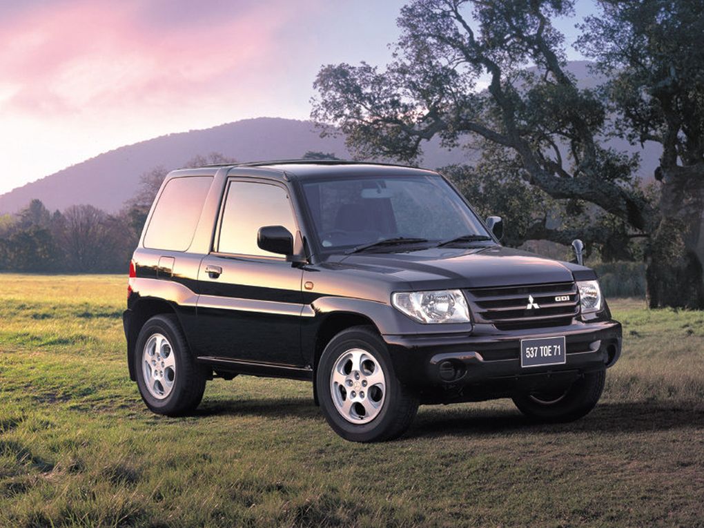 Паджеро ио. Mitsubishi Pajero io. Mitsubishi Pajero io внедорожник. Митсубиси Паджеро io 2000. Mitsubishi Pajero io 2007.